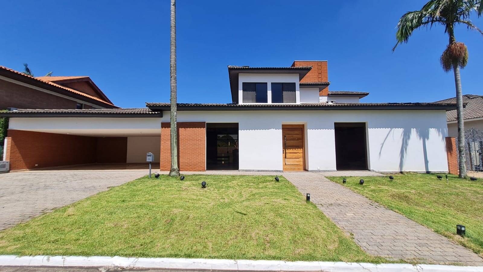 #2012 - Casa para Venda em Santana de Parnaíba - SP