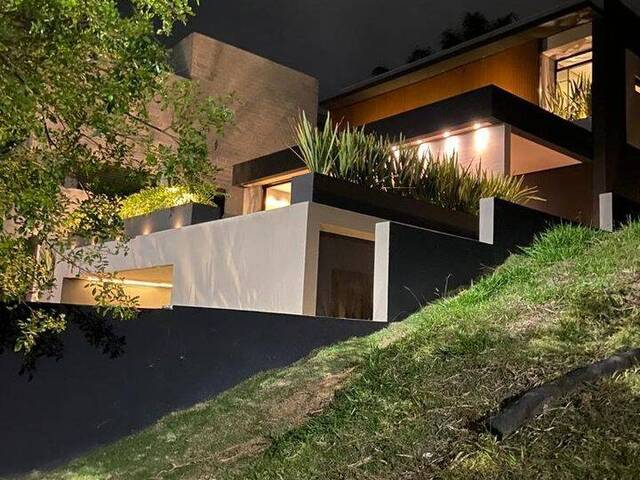 #1323 - Casa em condomínio para Venda em Santana de Parnaíba - SP