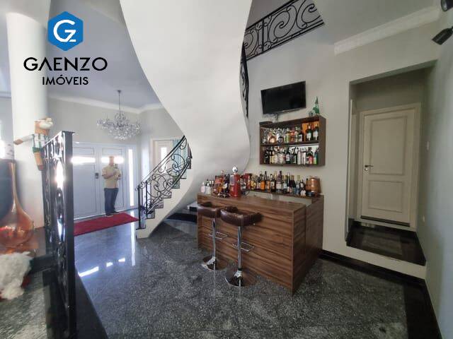 Casa de Condomínio para alugar com 4 quartos, 420m² - Foto 2