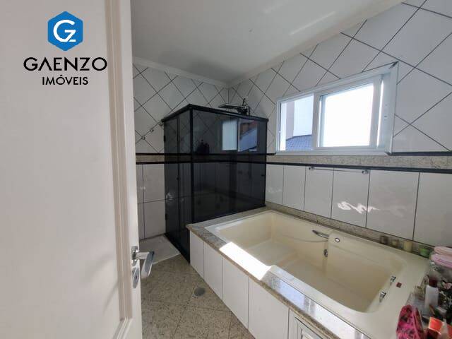 Casa de Condomínio para alugar com 4 quartos, 420m² - Foto 5