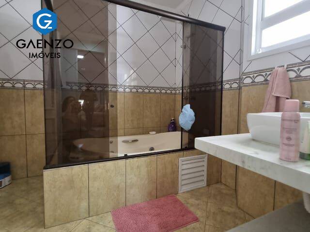 Casa de Condomínio para alugar com 4 quartos, 420m² - Foto 18