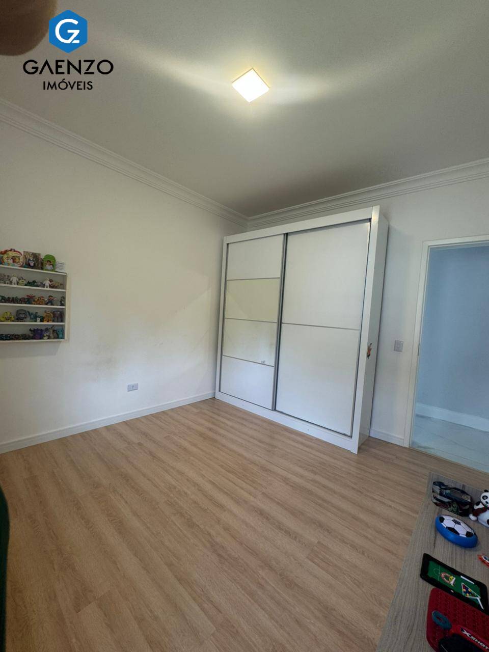 Casa de Condomínio à venda com 4 quartos, 331m² - Foto 3