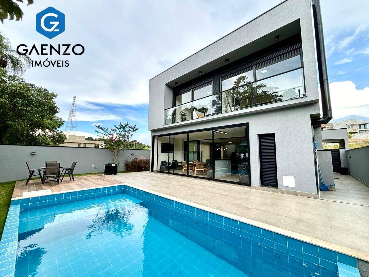 Casa de Condomínio à venda com 4 quartos, 420m² - Foto 1
