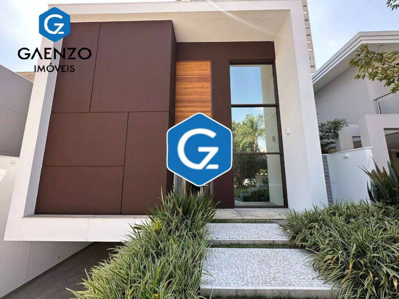 Casa de Condomínio à venda com 4 quartos, 360m² - Foto 1