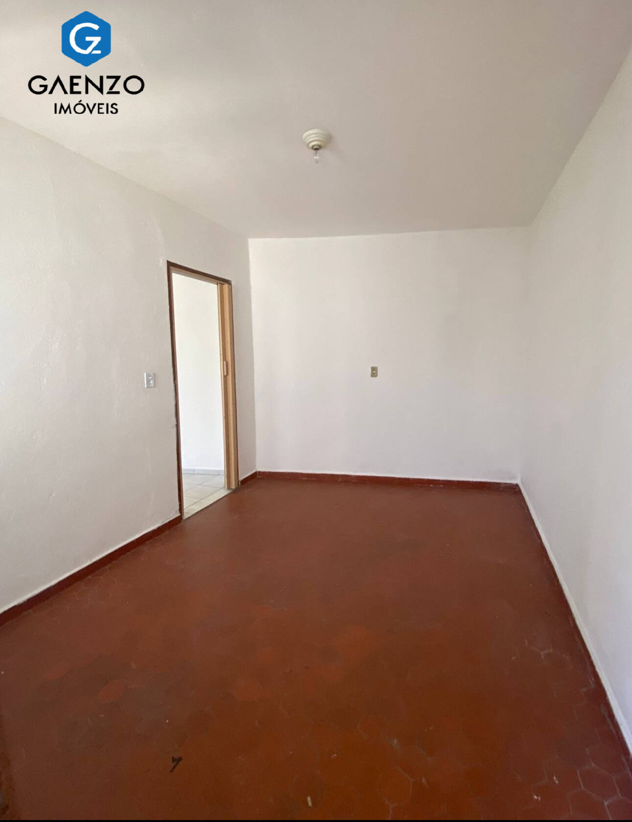 Casa à venda com 6 quartos, 200m² - Foto 2