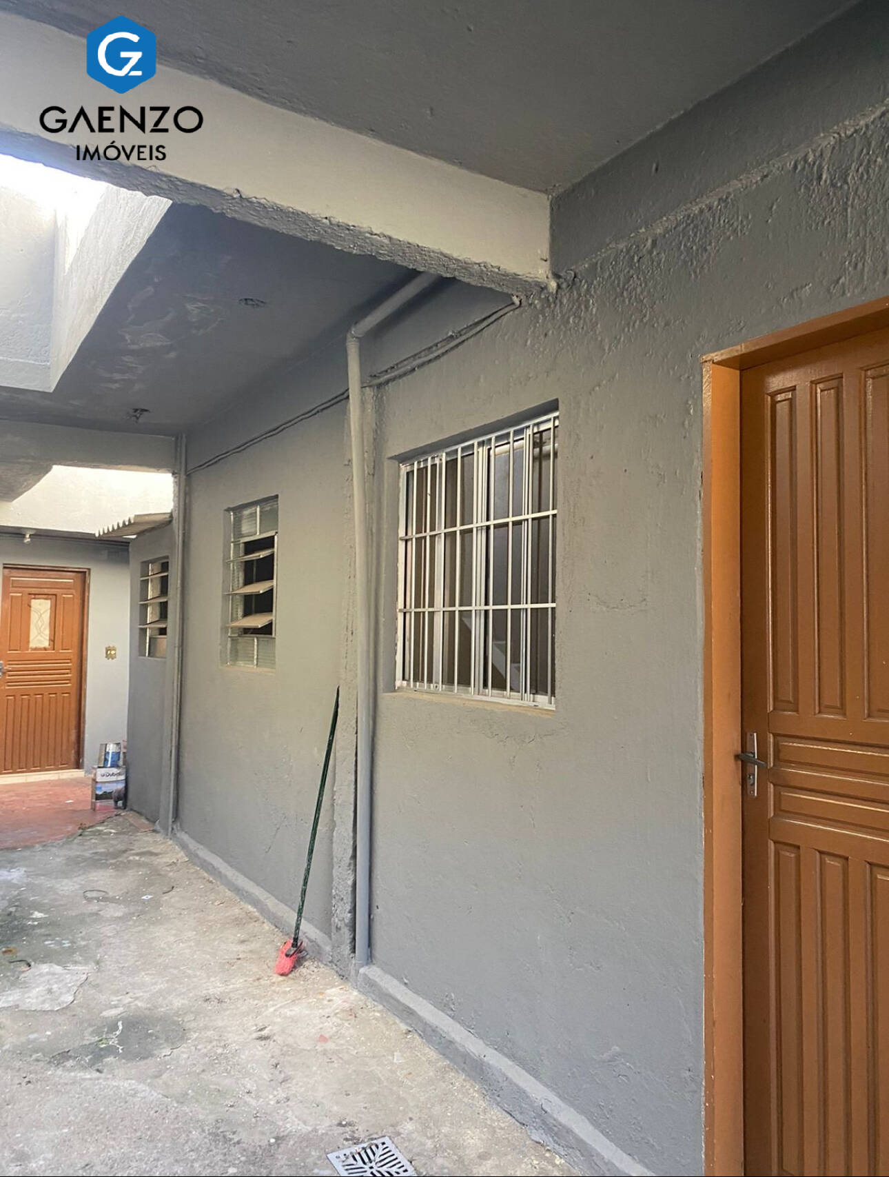 Casa à venda com 6 quartos, 200m² - Foto 3