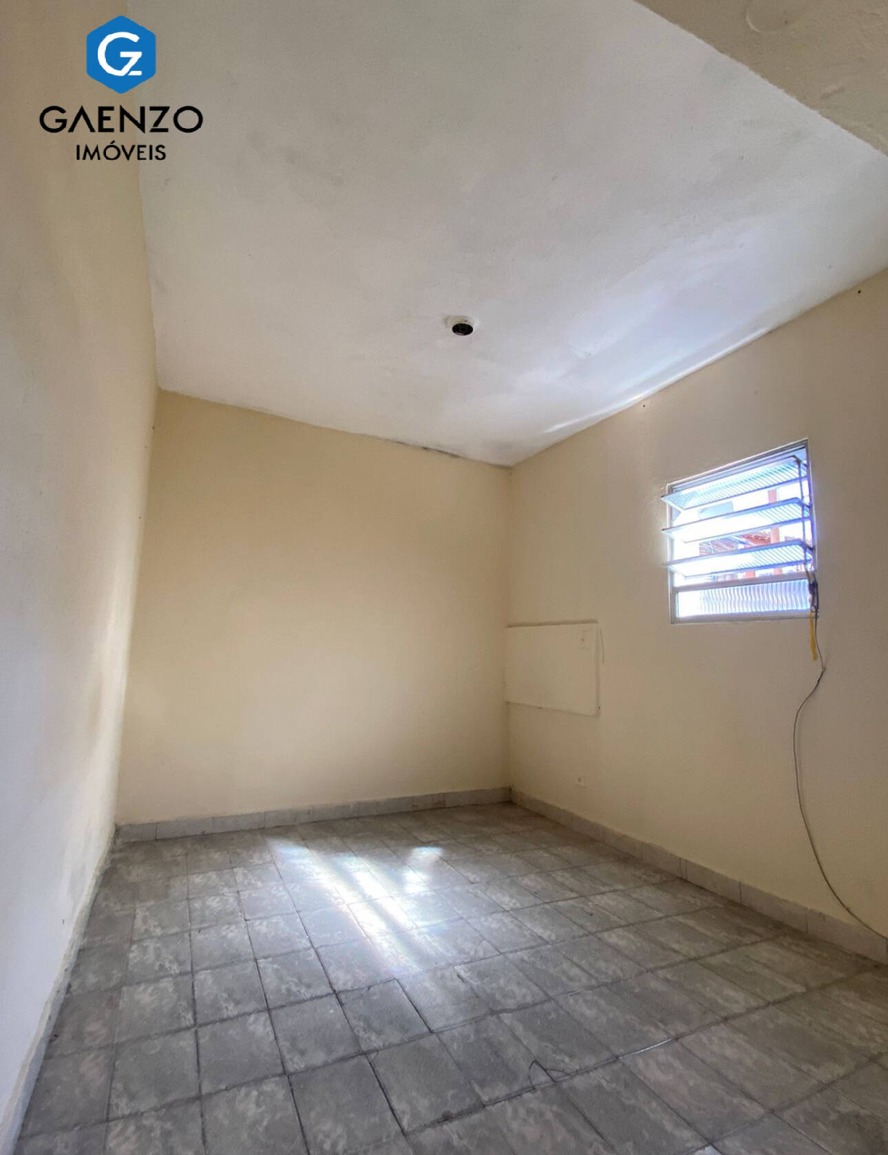 Casa à venda com 6 quartos, 200m² - Foto 4