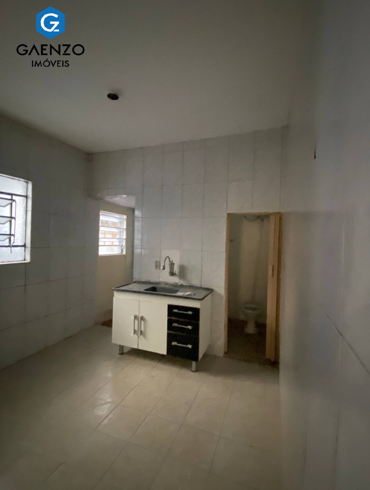 Casa à venda com 6 quartos, 200m² - Foto 6