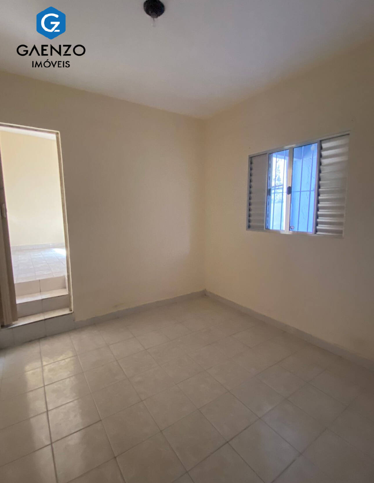 Casa à venda com 6 quartos, 200m² - Foto 7